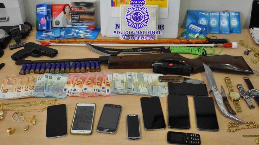 Material intervenido por la Guardia Civil