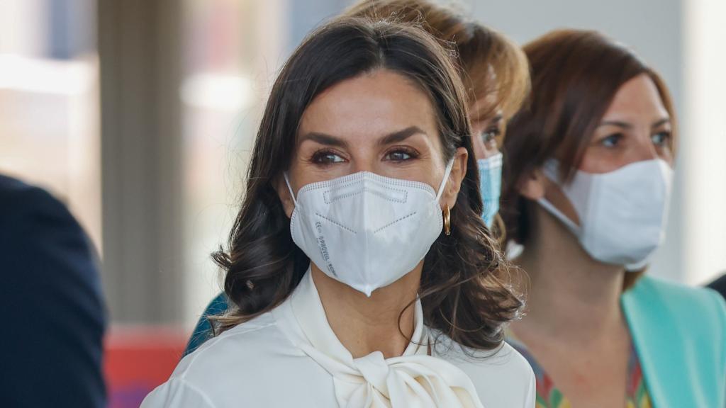 Los pendientes que ha lucido Letizia, de aro en oro amarillo.