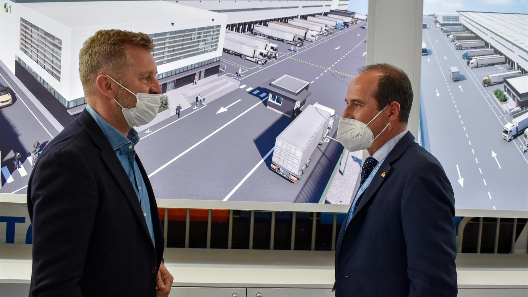 El alcalde de Guadalajara, Alberto Rojo, con el presidente de Prologis Eropa, Ben Bannatyne. Foto: Ayuntamiento de Guadalajara.
