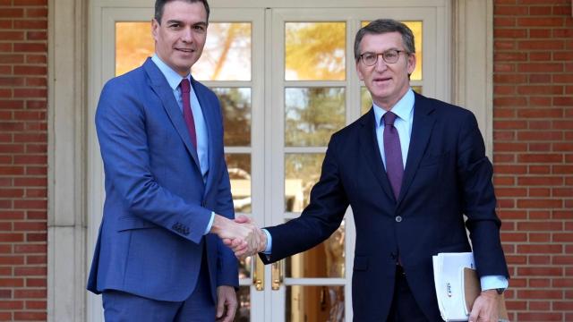 Pedro Sánchez y Alberto Núñez Feijóo, este jueves en el Palacio de La Moncloa.