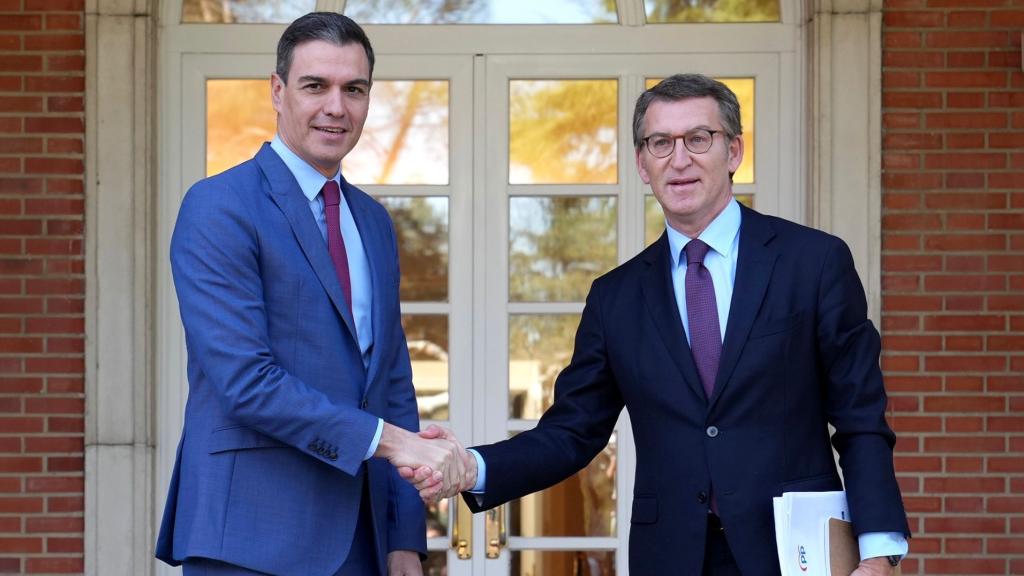 Pedro Sánchez y Alberto Núñez Feijóo, este jueves en el Palacio de La Moncloa.