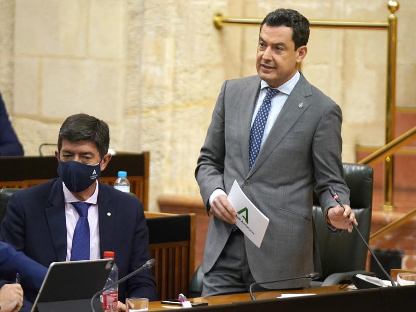 Juanma Moreno en el Parlamento andaluz.