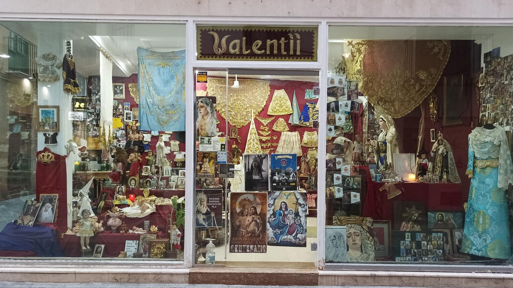 En Málaga encontramos una gran variedad de tiendas cofrades.
