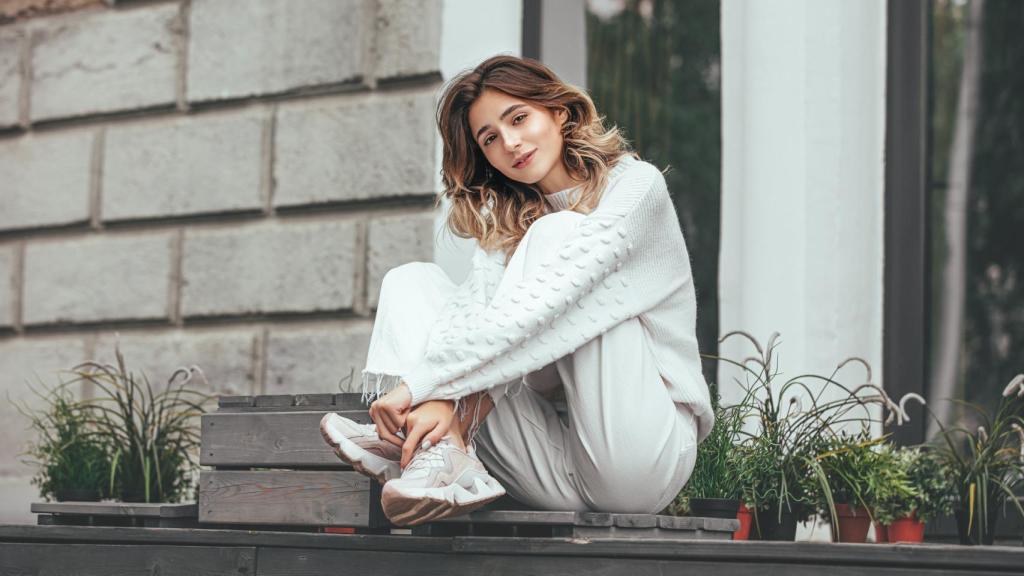 ¿Has preparado ya tu maleta para tus vacaciones de Semana Santa? No olvides meter unos pantalones blancos, son tendencia.