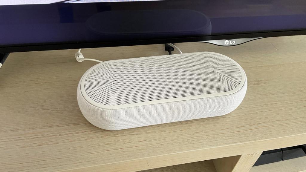La parte superior es para los altavoces con Dolby Atmos.