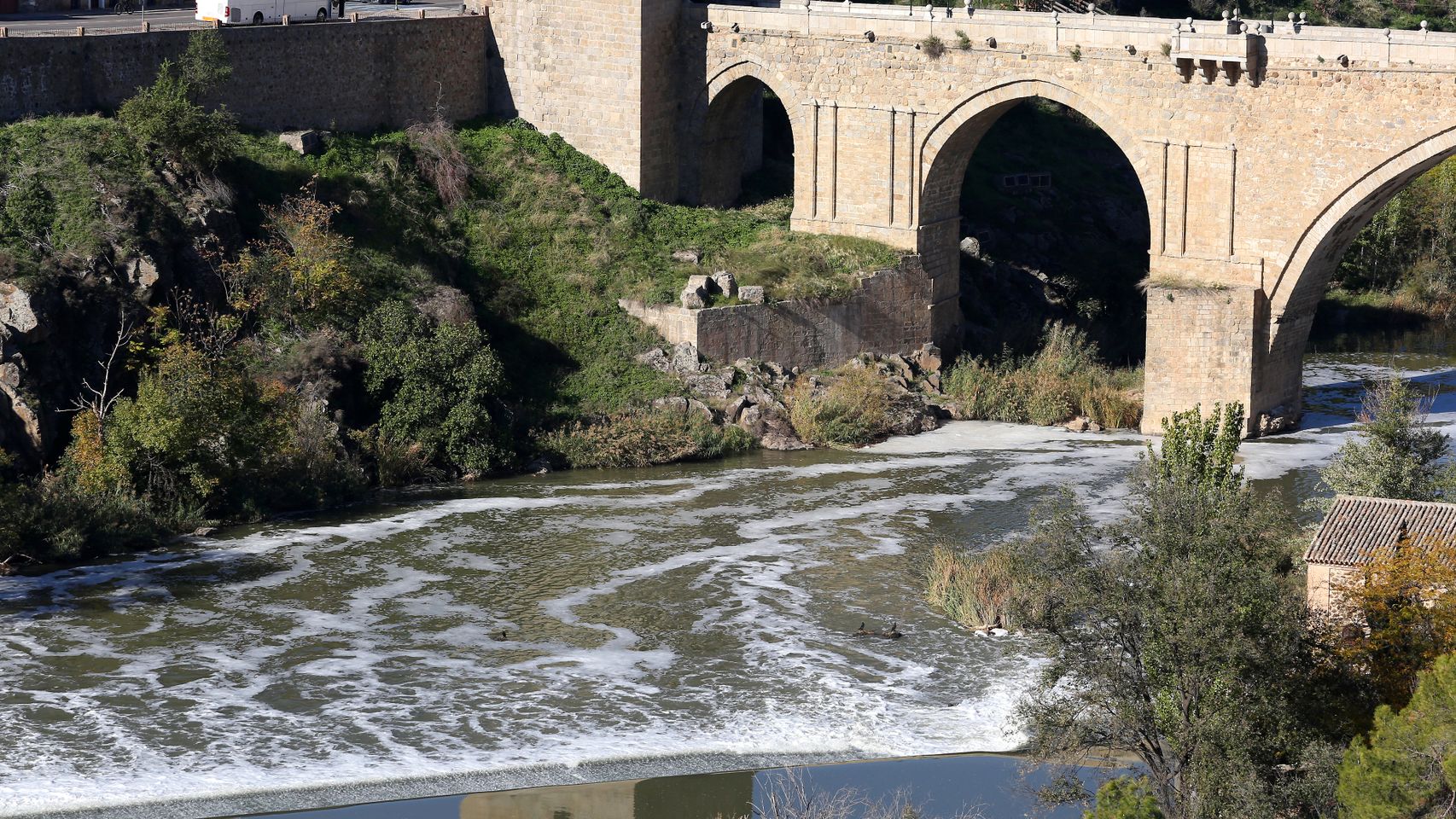 El río Tajo a su paso por Toledo.