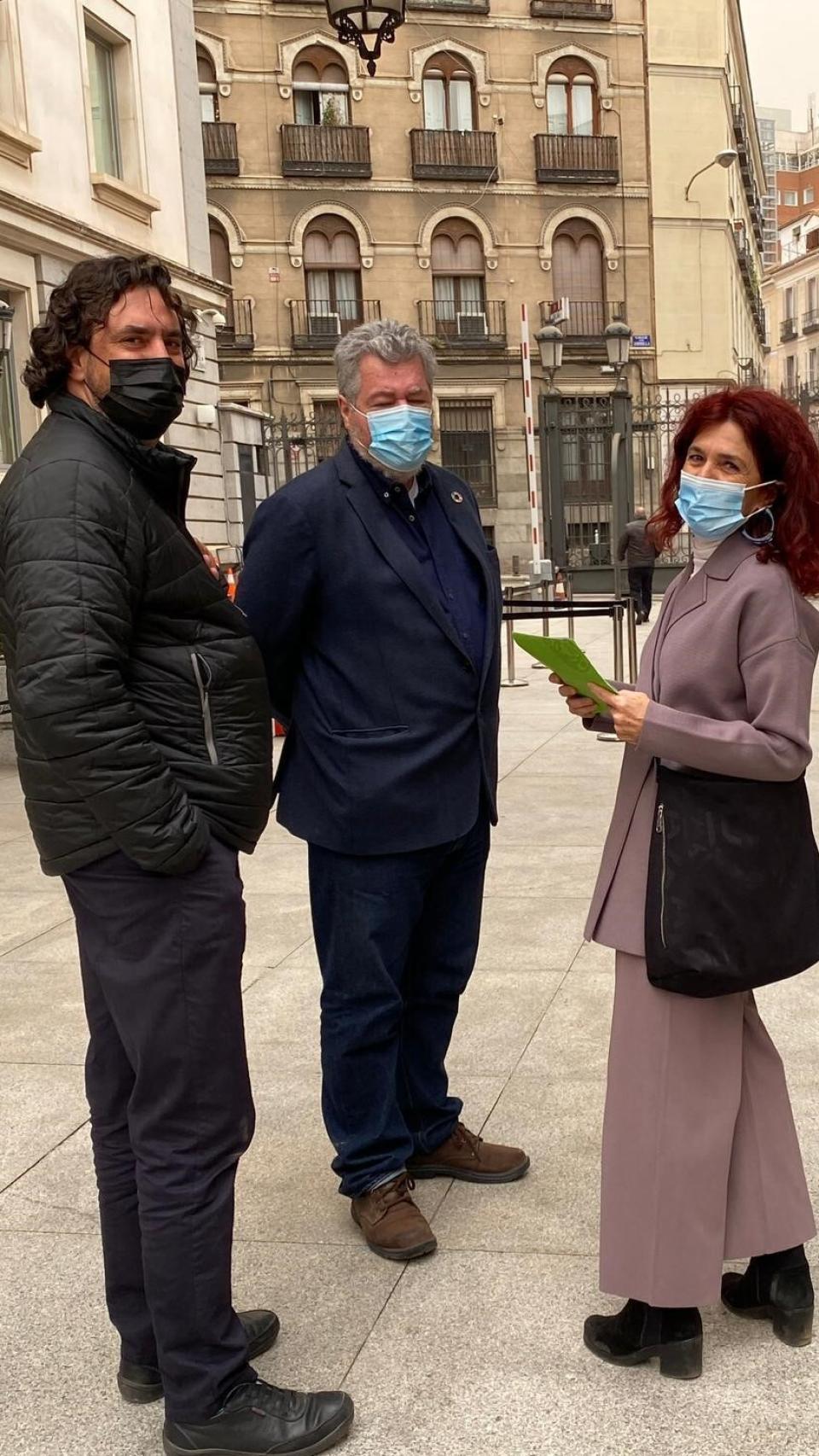 Imagen de Pacto por el Mar Menor del abogado Eduardo Salazar y la profesora Teresa Vicente, este martes, en el Congreso de los Diputados.