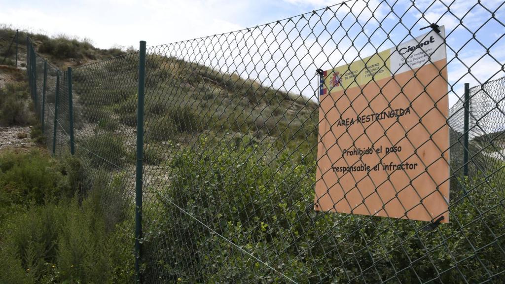 Los carteles incumplen las recomendaciones de la CE, desde 2019, al no incluir el motivo de la advertencia.