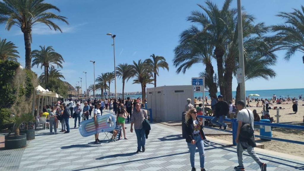 Aspecto que presentaba el paseo del Postiguet este viernes.
