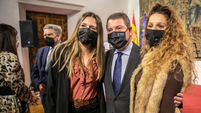 Page con dos de las mujeres gitanas que hoy le han visitado en el Palacio de Fuensalida.