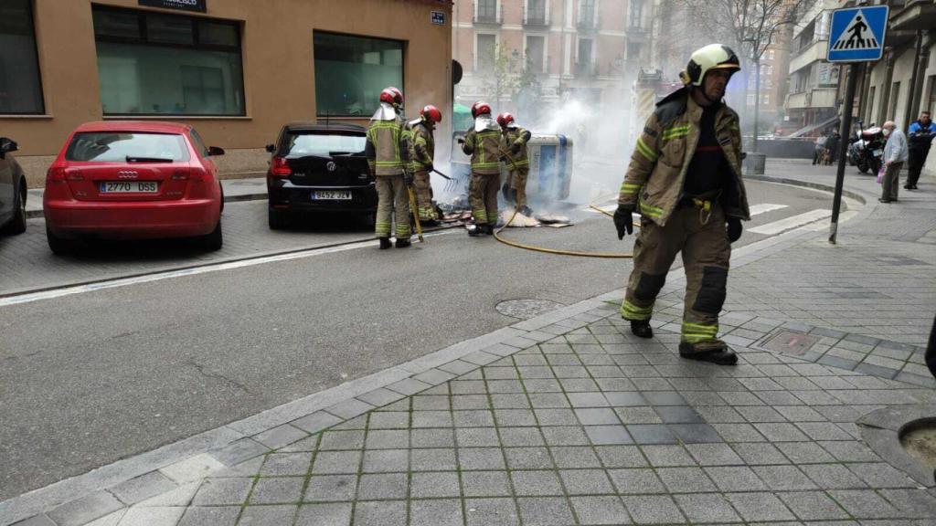 Los Bomberos de Valladolid trabajando en el lugar