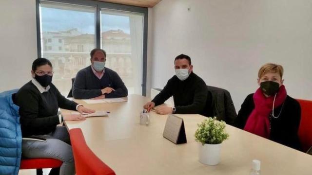 Reunión entre el Ayuntamiento de Guijelo y la DO