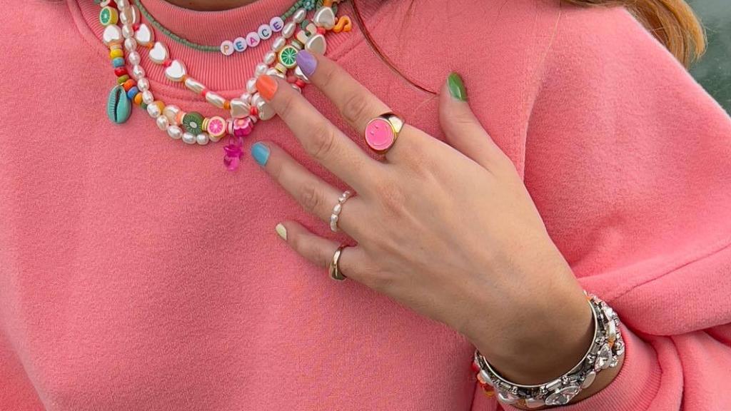 Sorprender con la manicura es más fácil esta primavera gracias a los esmaltes coloridos.