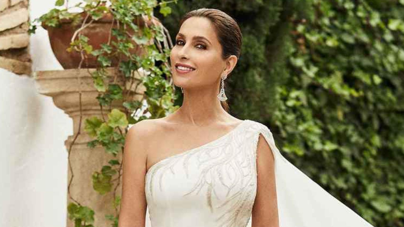 Imágenes del día: el 'romántico' viaje de Paloma Cuevas fuera de España y con la mejor compañía