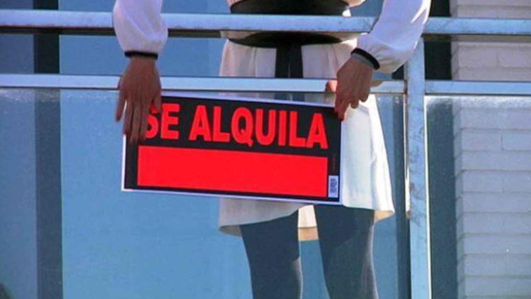 Un cartel de alquiler