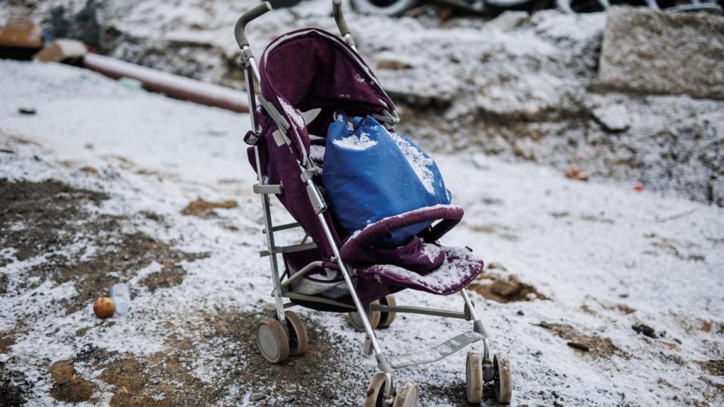 La silla de un niño en el paso fronterizo de Medyka