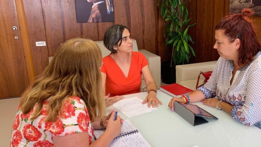 Carmen Fenollosa, en el centro de la imagen. EE