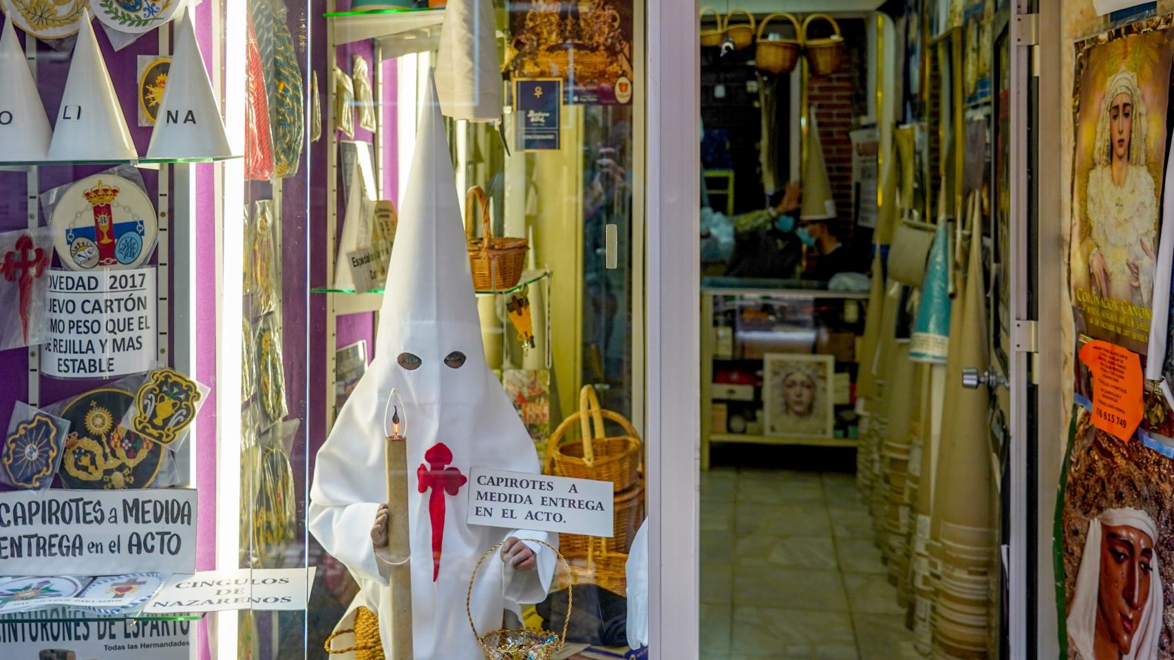 Tienda de utensilios para nazarenos.