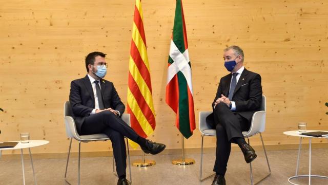 El presidente de la Generalitat, Pere Aragonès, y el lehendakari Iñigo Urkullu, en su primera reunión bilateral.