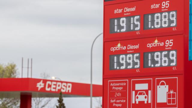 Estos son los gastos de coche y combustible que puedes deducir de tu declaración de la renta.