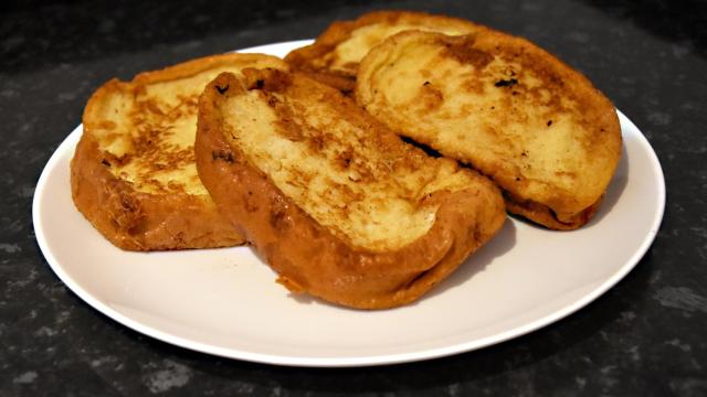 Un plato con sabrosas torrijas