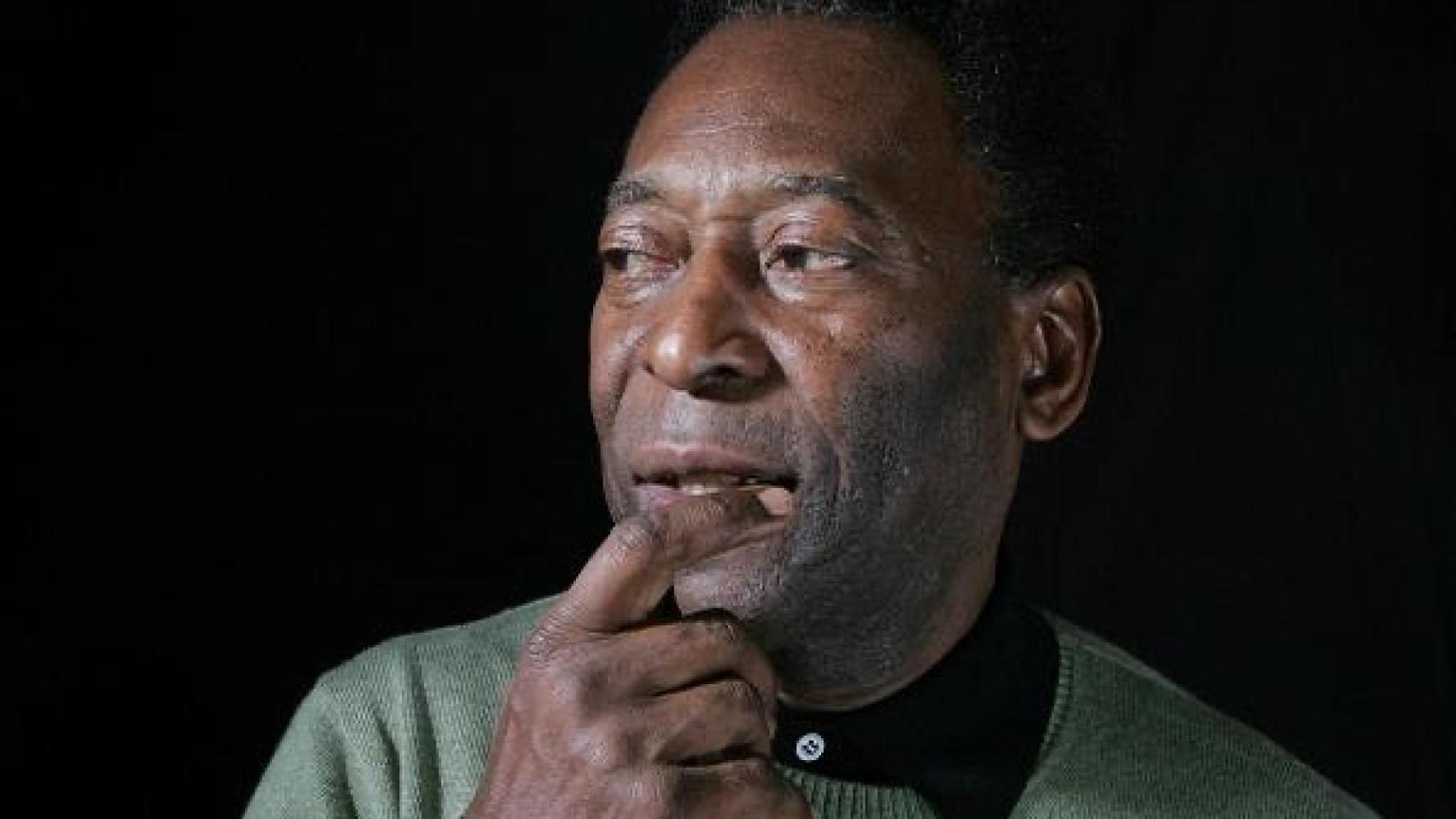 Edson Arantes do Nascimento, Pelé, posando para una foto