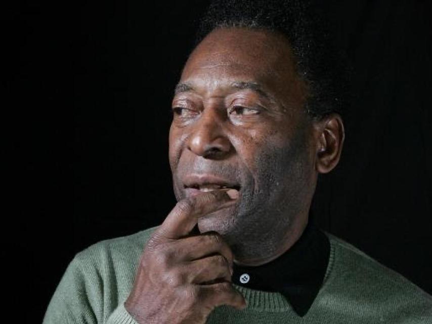 Edson Arantes do Nascimento, Pelé, posando para una foto
