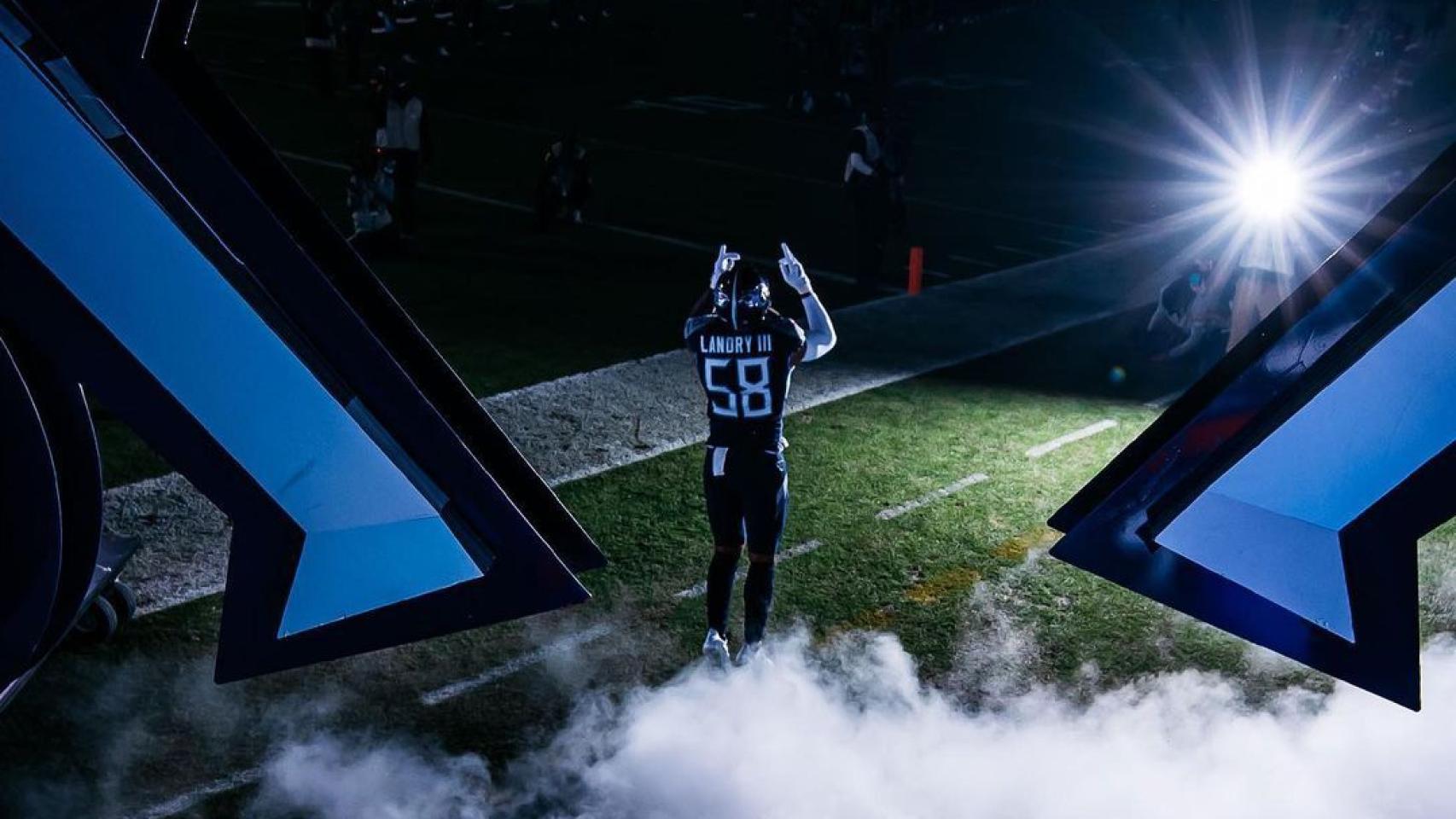 Harold Landry III durante una espectacular presentación con los Tennesse Titans