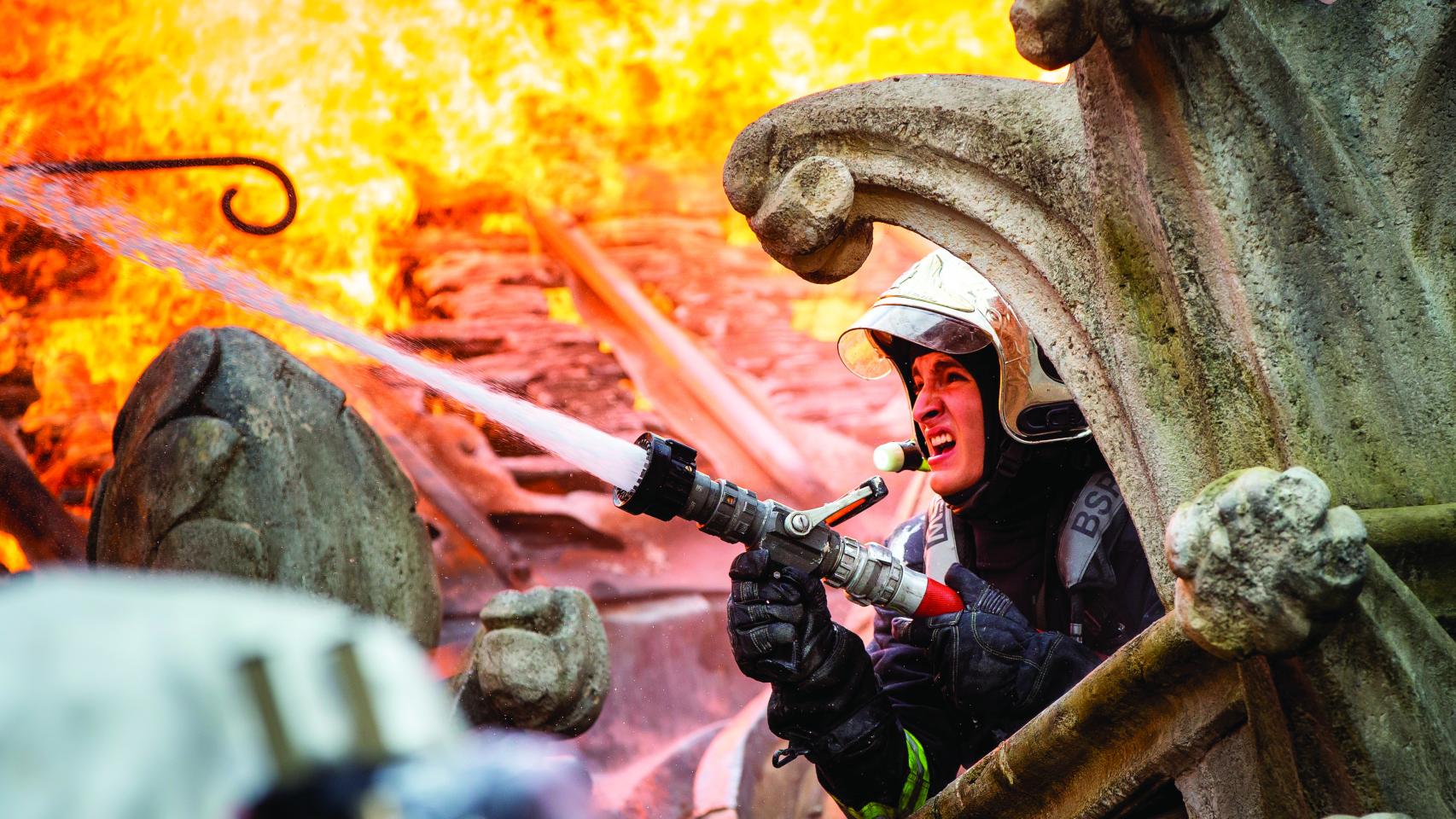 Annaud recurrió a actores franceses poco conocidos para interpretar a los bomberos del filme