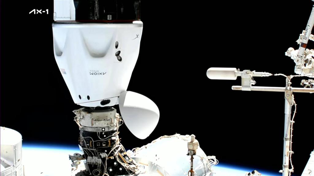 Crew Dragon acoplada a la ISS