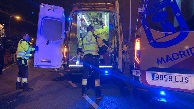 Un conductor se da a la fuga tras atropellar a tres jóvenes en Latina tras una pelea en una discoteca