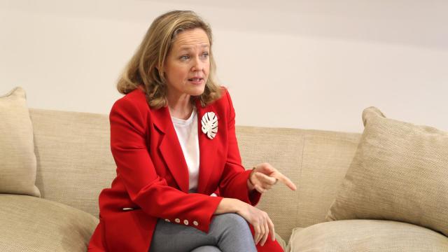 La vicepresidenta primera y ministra de Asuntos Económicos y Transformación Digital, Nadia Calviño, durante su visita al Consolat de Mar el pasado viernes.