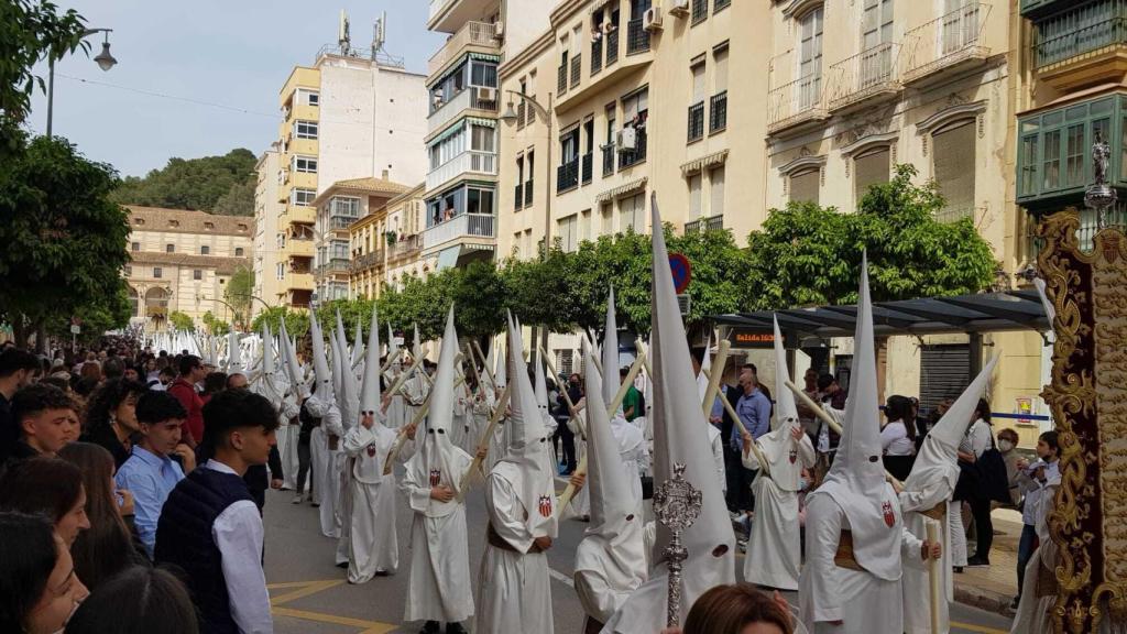 Nazarenos blancos de Humildad.