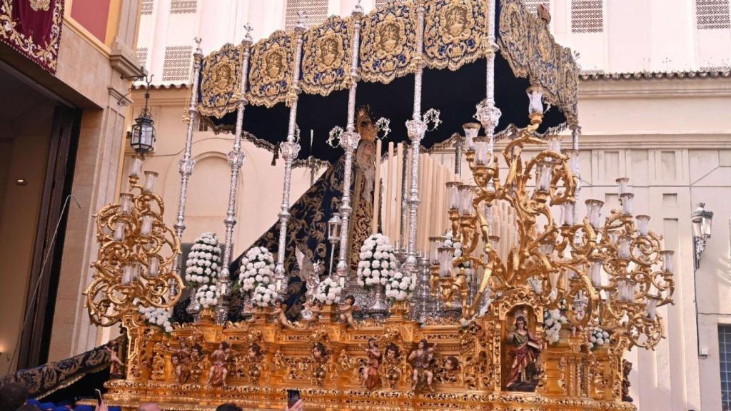 Una imagen de la Virgen de la Concepción en su salida.