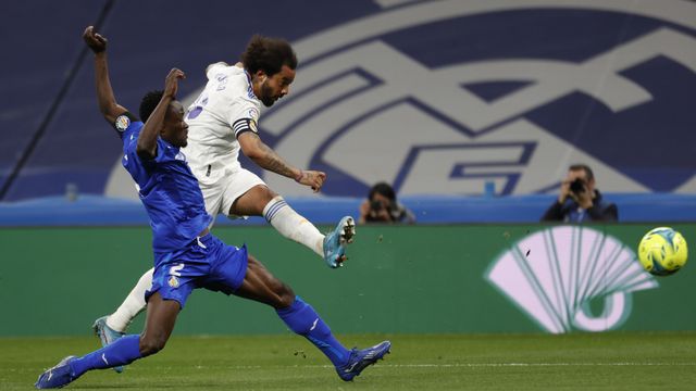 Marcelo lanza a portería en una acción del partido contra el Getafe