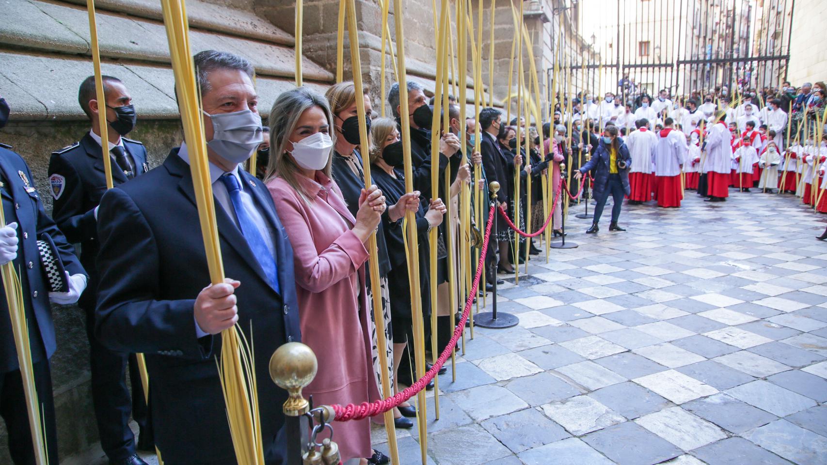 García-Page y Tolón en la Procesión de las Palmas de Toledo. Foto: Ayuntamiento de Toledo.