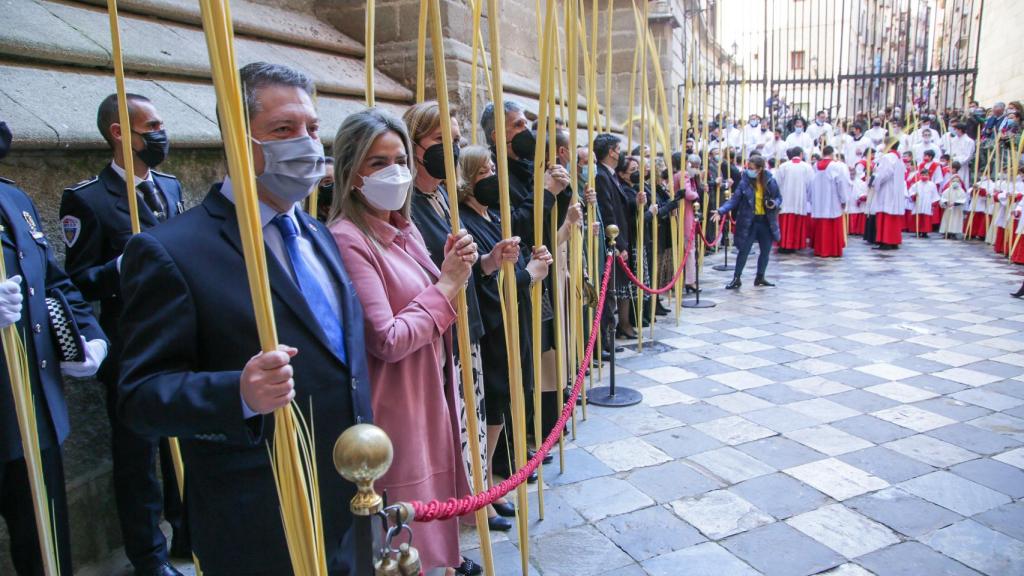 García-Page y Tolón en la Procesión de las Palmas de Toledo. Foto: Ayuntamiento de Toledo.