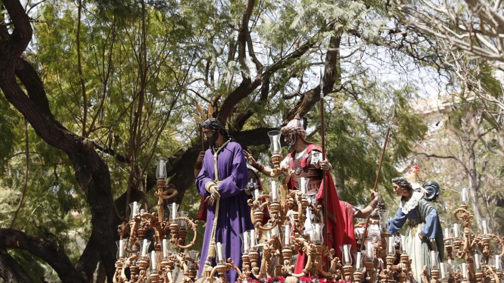 Dulce Nombre, en su salida procesional.