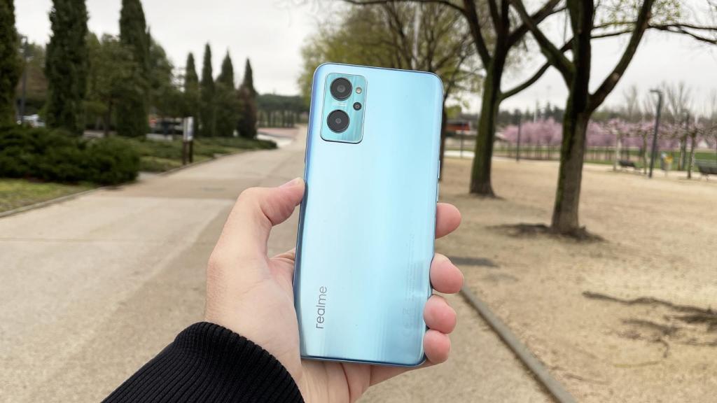 El realme 9i brilla por su batería.