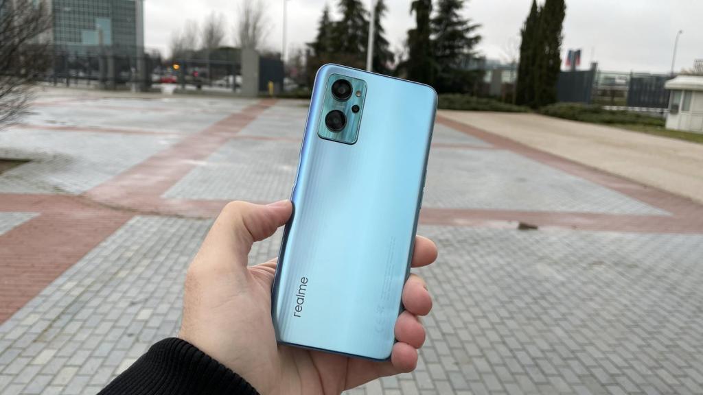El realme 9i ofrece un bonito diseño.