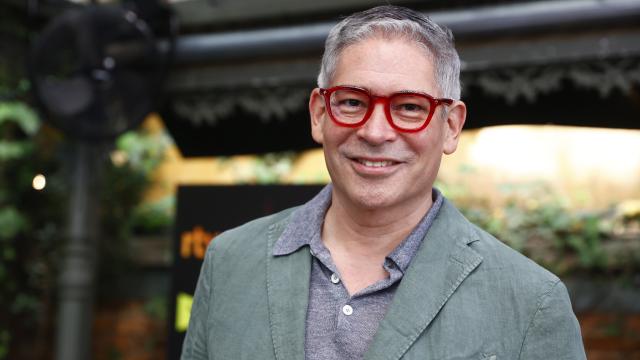 Boris Izaguirre se encuentra en el hospital a la espera de su intervención.