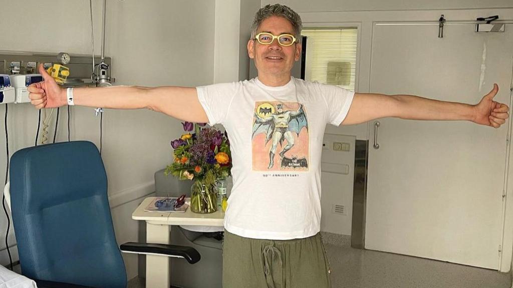 Boris no ha querido preocupar a sus seguidores y se ha mostrado tranquilo en el hospital.