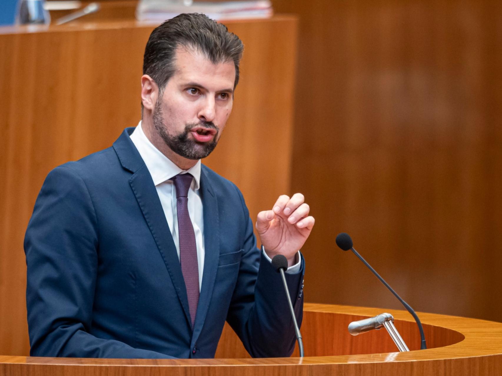 El líder socialista, Luis Tudanca, en las Cortes el pasado 11 de abril.