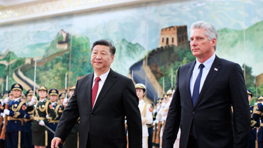 El presidente chino Xi Jinping junto a  Miguel Diaz-Canel, presidente de la República de Cuba en 2018.