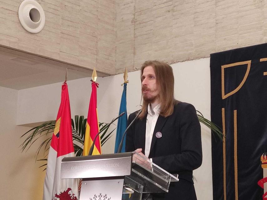 El procurador de Unidas Podemos, Pablo Fernández, durante la rueda de prensa de este lunes.