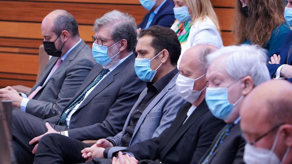 Santiago Aparicio, Vicente Andrés y Faustino Temprano en el pleno de investidura de Mañueco