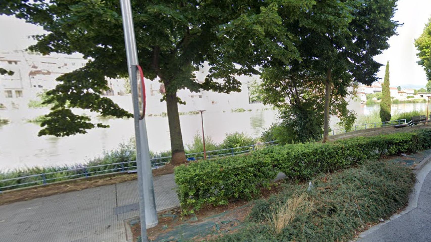La calle Bilbao, junto al río Ebro, en Miranda de Ebro