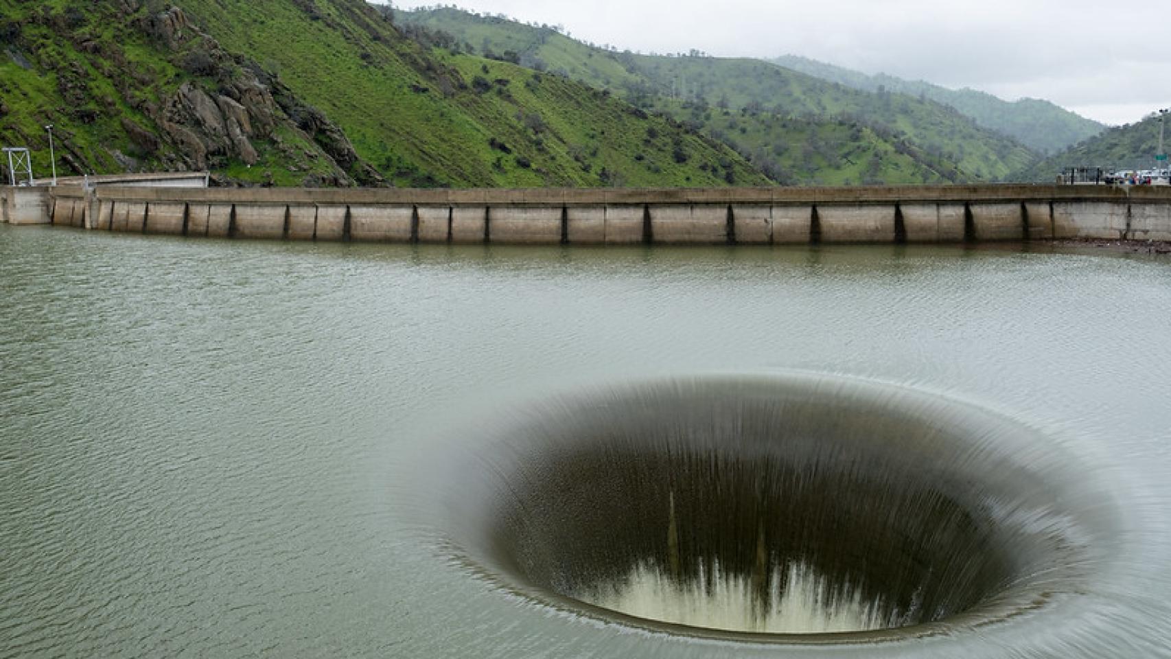 El famoso 'Glory Hole', en el lago Berryessa de California (Estados Unidos).