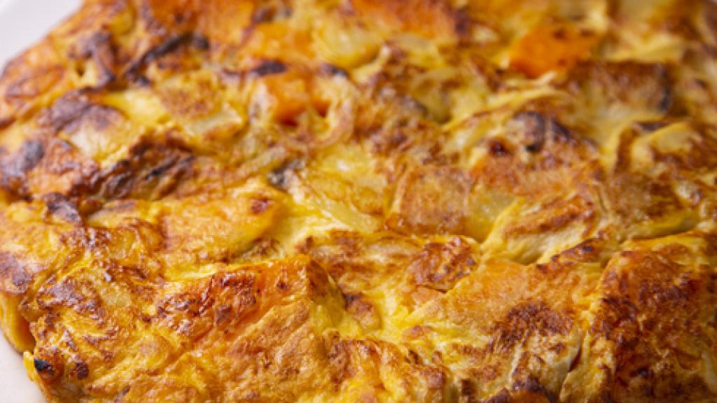 Receta de tortilla de patata con cebolla caramelizada