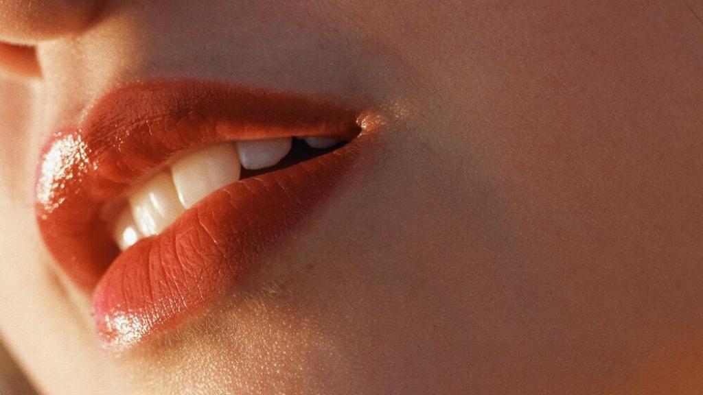 El 'adiós' de las mascarillas le da a los labios un nuevo protagonismo.